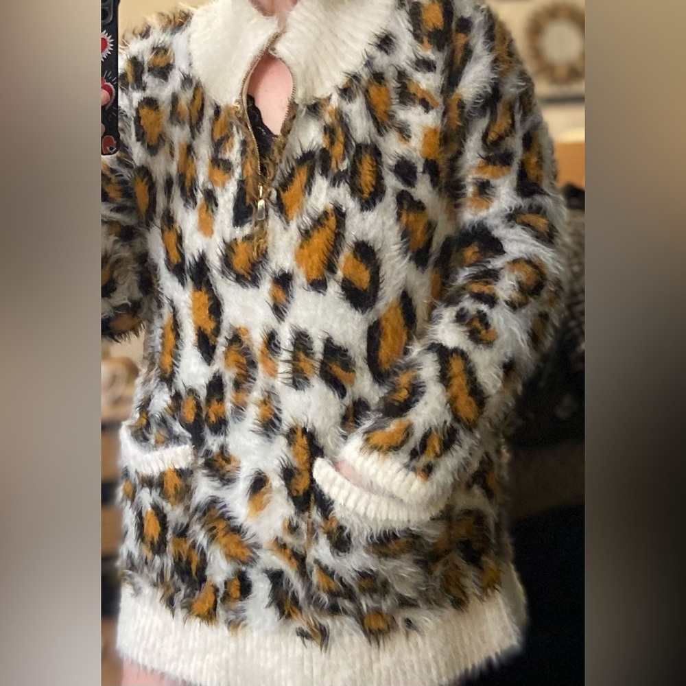 Romeo & Juliet Couture Fuzzy Animal Print pullover